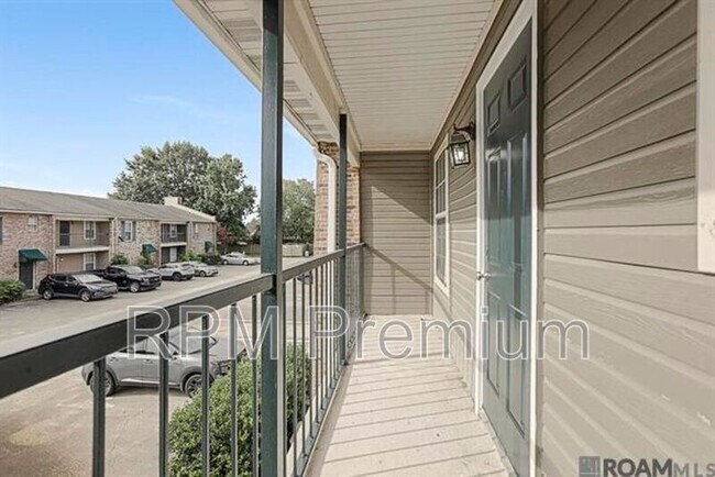 Building Photo - 4625 Parkoaks Dr