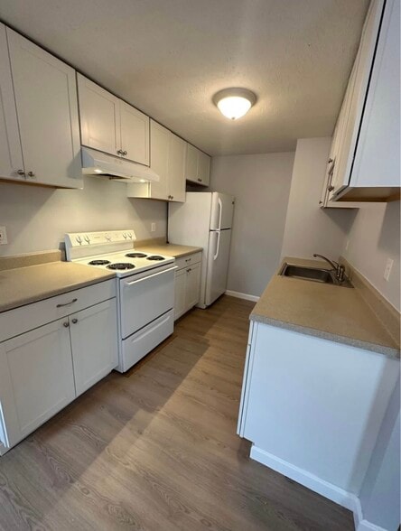 Kitchen - 28 Lexington St