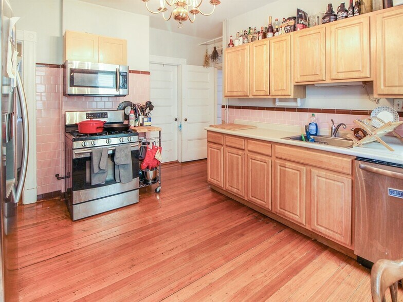 Building Photo - 52 Fayette St