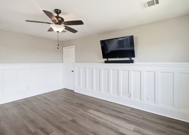 Building Photo - Updated two story. Gated subdivision. Gorgeous patio and yard!