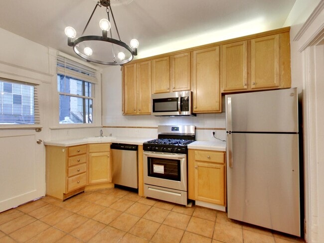 Primary Photo - 617 Natoma St