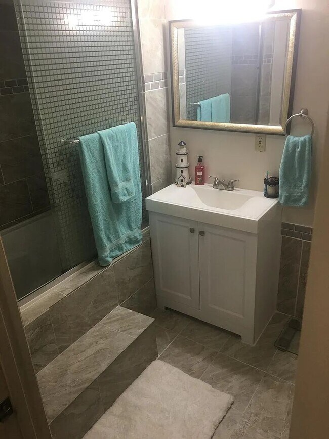 Building Photo - Charming 4-Bedroom Home in Prime Location ...