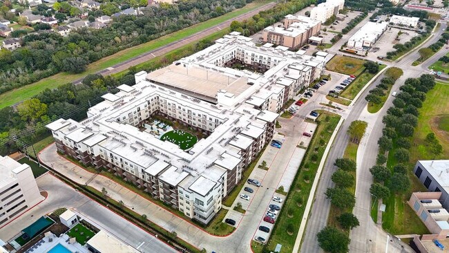 Building Photo - 18210 Park Row Blvd