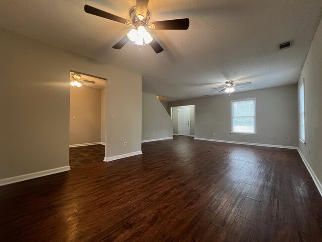 Building Photo - 200 Merry Wood Dr