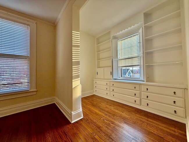 Building Photo - 225 N Broadway