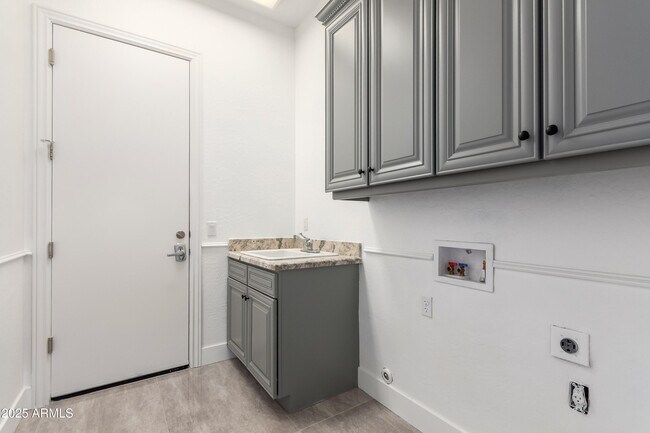 Building Photo - 4711 E Buckboard Ct