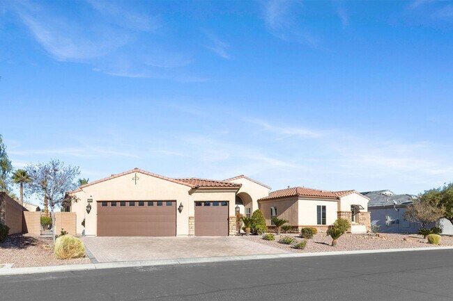 Building Photo - Canyon Falls Single-Story: Chef’s Kitchen, Office + Built-In BBQ Yard (3-Car)