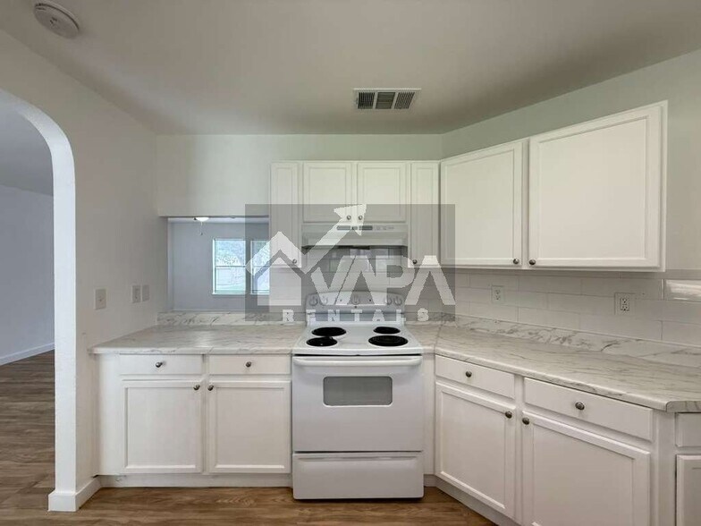 Building Photo - 6811 Evercrest Ln