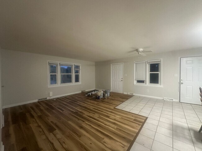 Building Photo - NE Roanoke 2BR