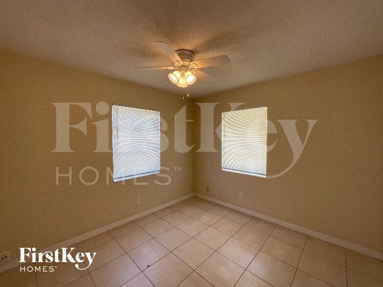Building Photo - 4304 N Shore Dr