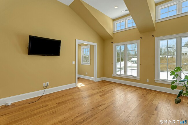 Building Photo - 19 Robin Hood Ln