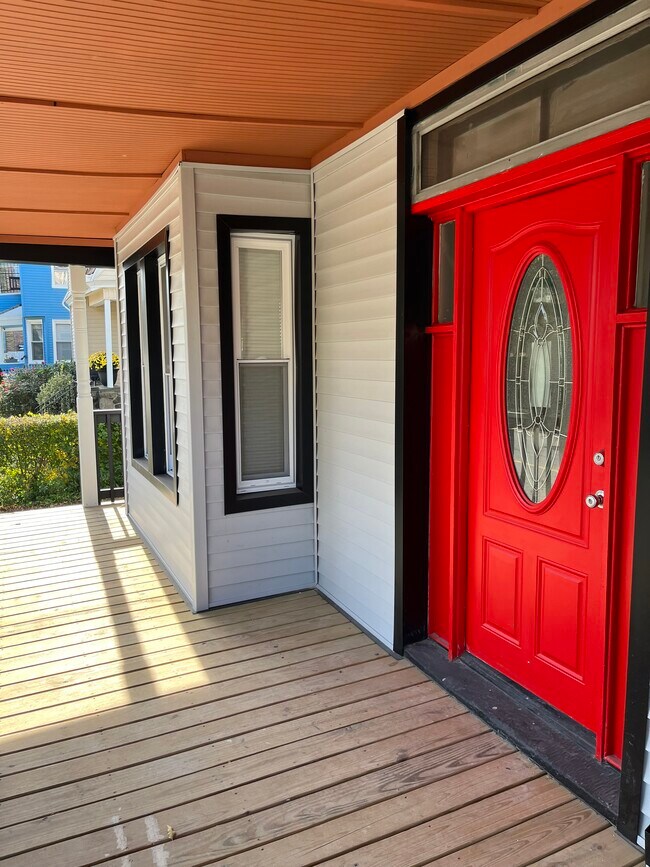 Front Porch - 199 N Clinton St