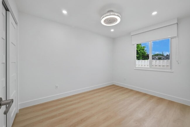 Building Photo - 1271 SW 85th Terrace