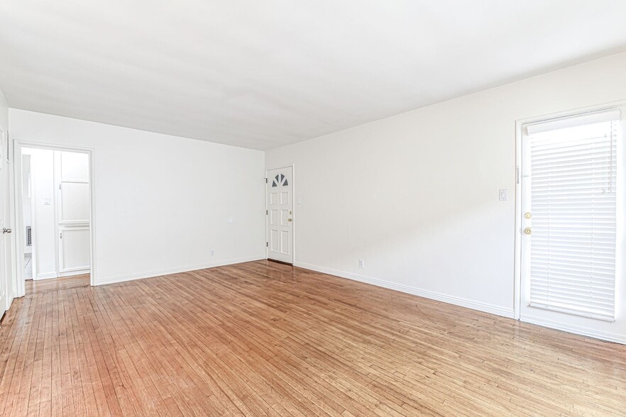 Building Photo - 1801 N Harvard Blvd