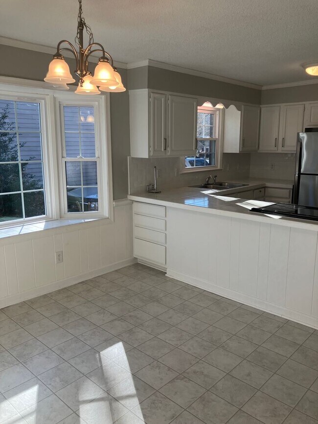 Building Photo - 1018 Jefferson Rd