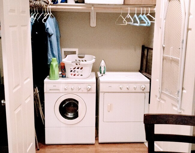 Laundry - 9239 Walnut St
