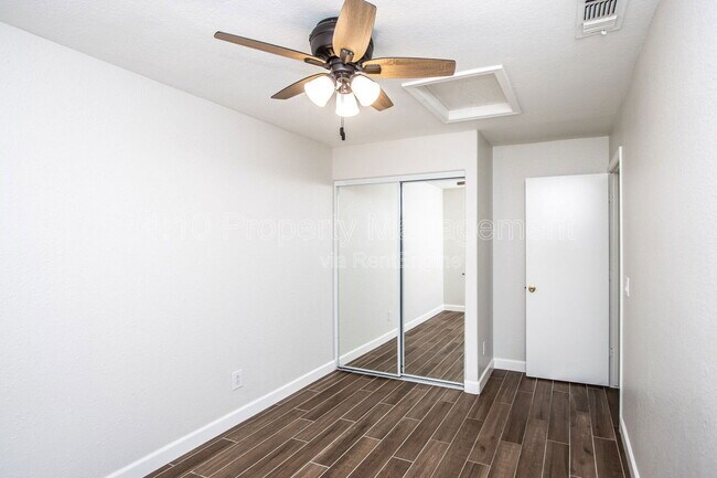 Building Photo - 407 W Colt Rd