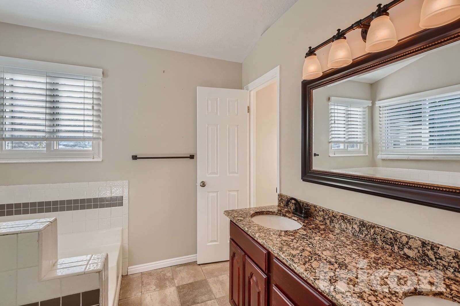 Building Photo - 1074 E 5100 S