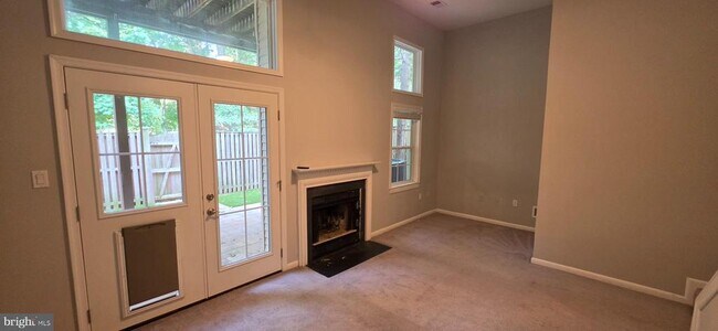 Building Photo - 1353 Templeton Pl