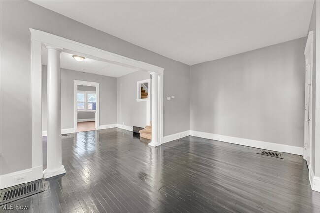 Building Photo - 3249 Hyde Park Ave