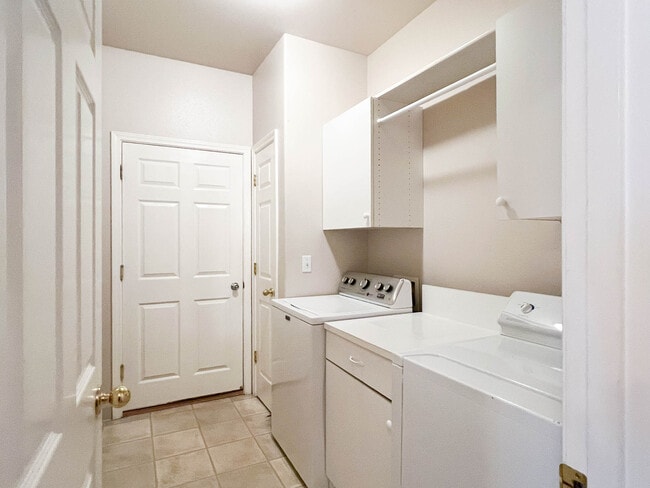 Building Photo - 6733 Snow Goose Cir