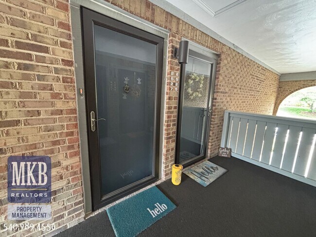 Building Photo - 2527 Gatehouse Ln