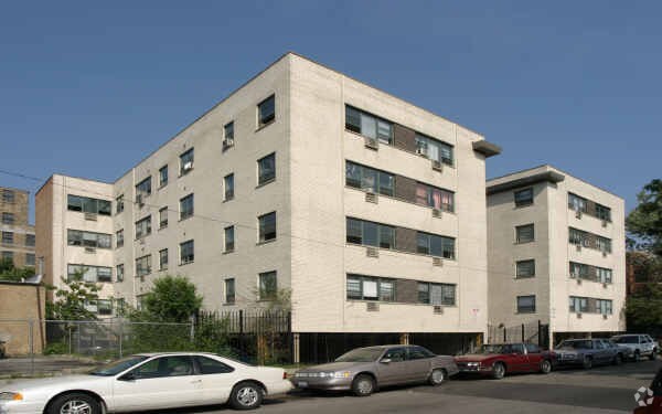 Building Photo - The Marshfield on Howard Street