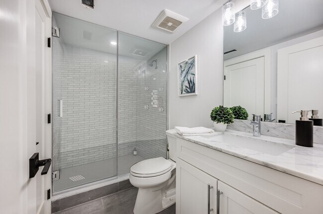 Building Photo - 317 Pearl St