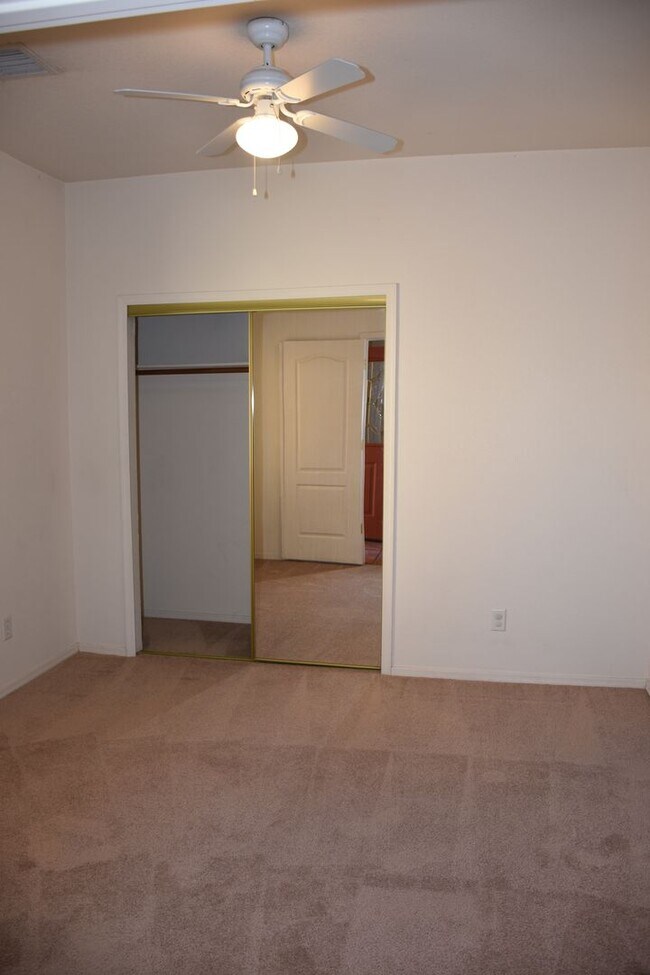 Building Photo - Great House  Close to Everything