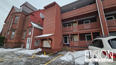 Building Photo - Bright, Updated 2-Bedroom in Prime Burlington Location — Available Now & FREE January Rent!