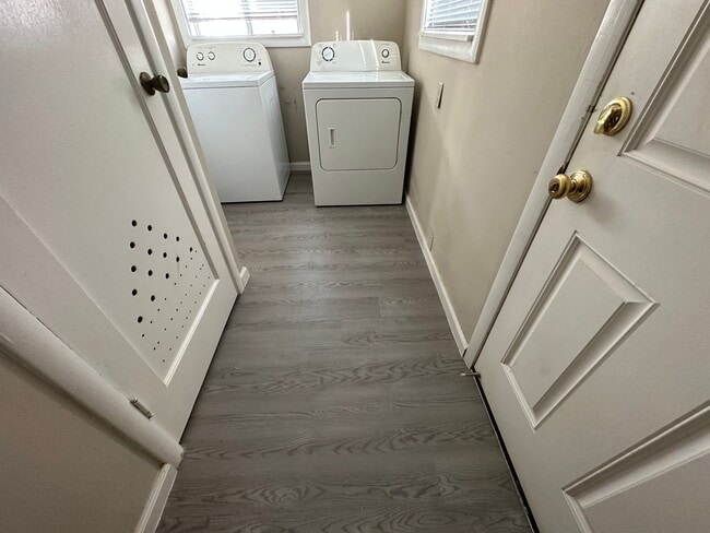 Building Photo - 3 Bed/1 Bath Home with Yard in Tahoe Park