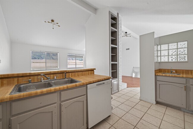 Building Photo - 22723 Timber Dust Cir