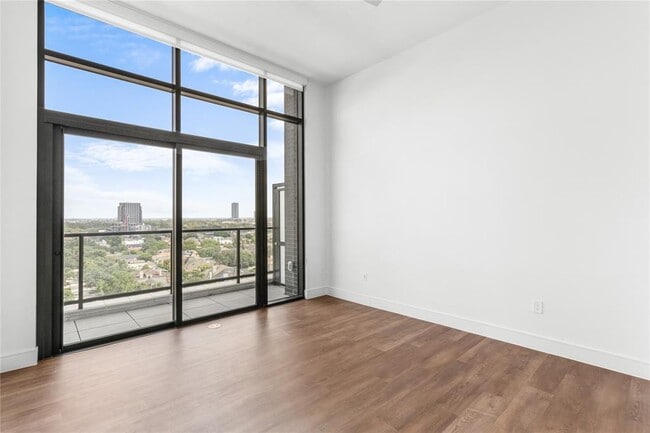 Building Photo - 2311 Westheimer Rd