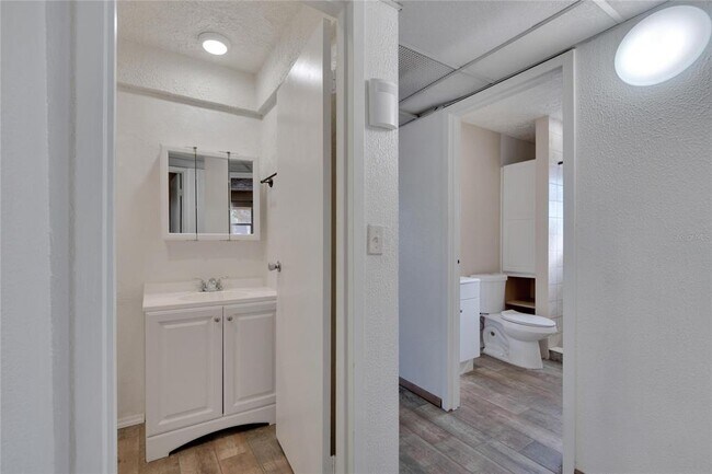 Building Photo - 202 Bedford Trail