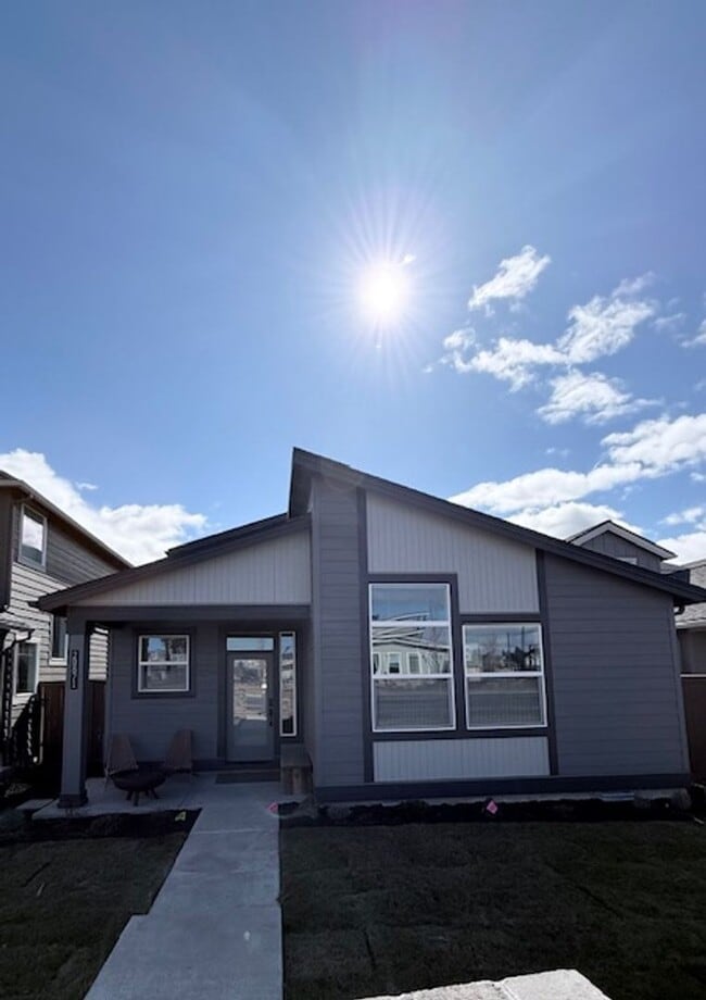 Building Photo - Beautiful Easton 3 Bedroom Home | Primary Suite on Main | Loft + A/C | Community Pools & Amenities