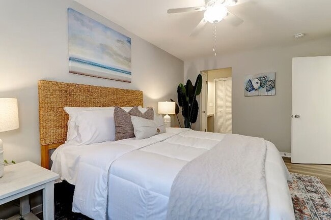 Building Photo - 2BD/2BA Town Home Mount Pleasant Fully Furnished - Available May 1st, 2026