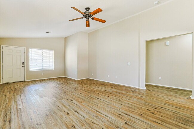 Building Photo - 1453 E Kelsi Ave