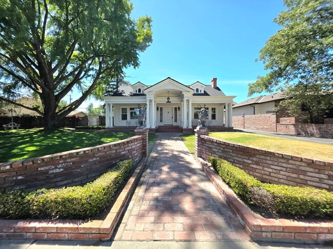 Primary Photo - 135 N Lincoln Ave