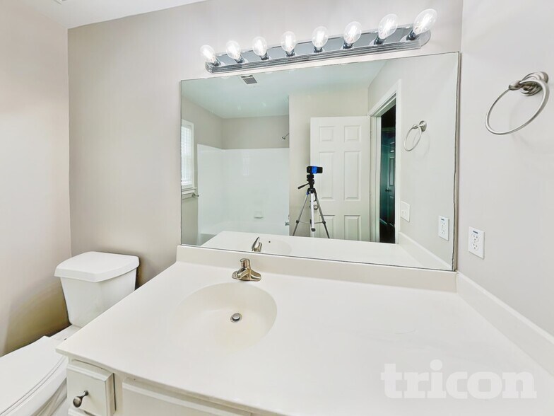 Building Photo - 1013 Chatsworth Ln