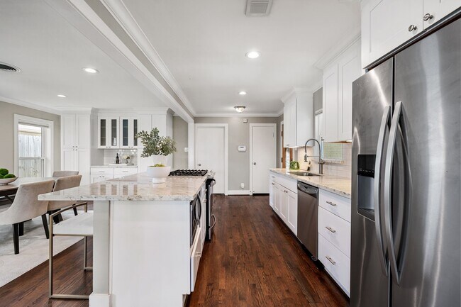 Building Photo - 1902 De Milo Dr