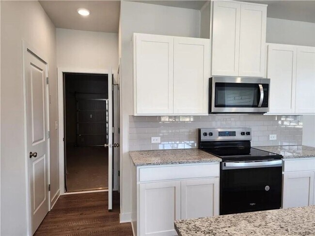 Building Photo - Spacious 3BR Townhome in Lawrenceville