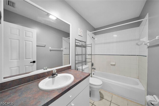 Building Photo - 1407 SE 24th Ave