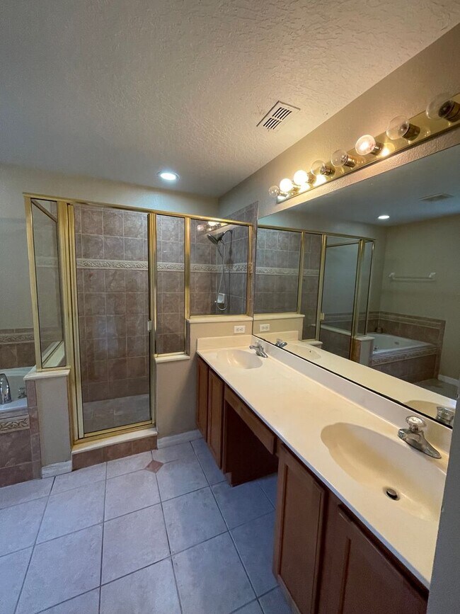 Building Photo - Home For Rent in Gated Stonebrook Neighbor...