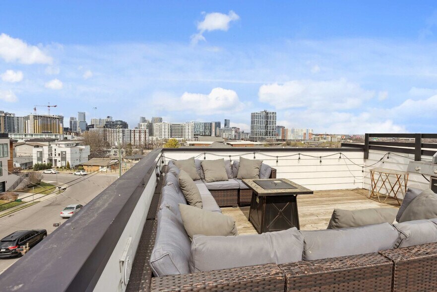 Building Photo - 960 9th Ave S