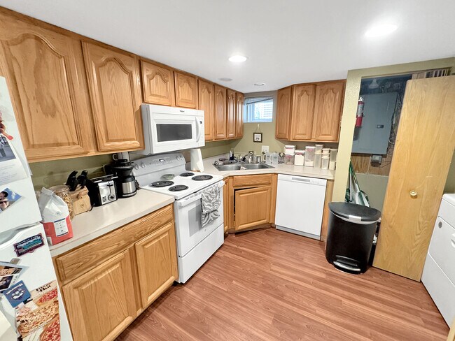 Building Photo - 1118 9th Ave N