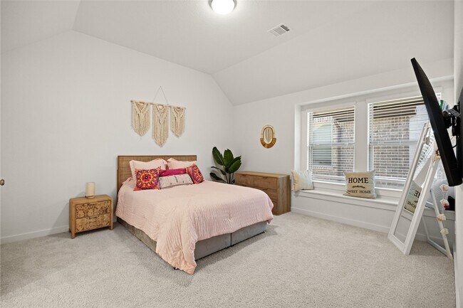 Building Photo - 19726 Curved Steel Dr