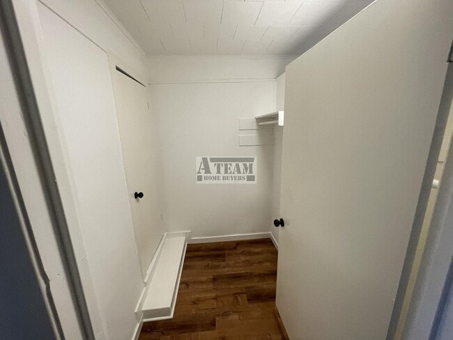 Building Photo - Newly updated 3 Bedroom 2 Bath located in ...