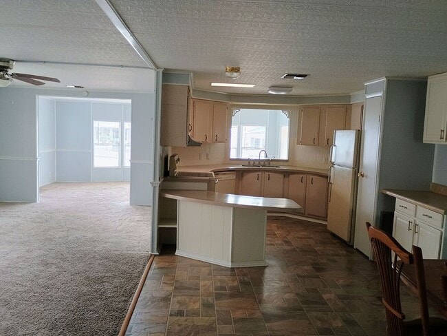 Building Photo - 2 Bedroom 2 bathroom