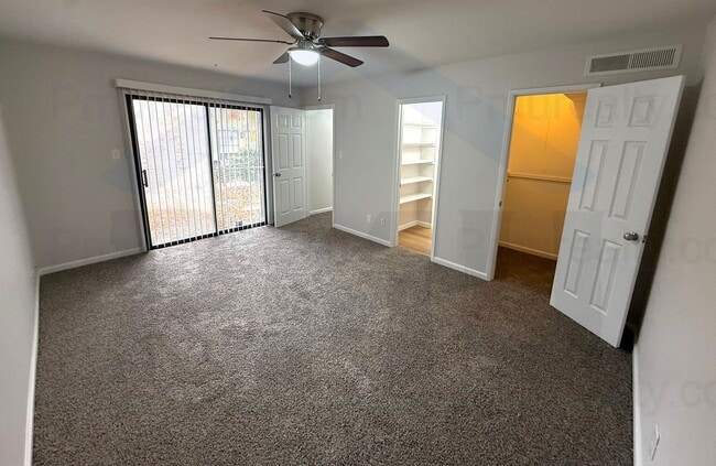 Building Photo - AVAILABLE NOW!!! Charming 2-bedroom, 1-bathroom duplex located in the vibrant city of Dallas