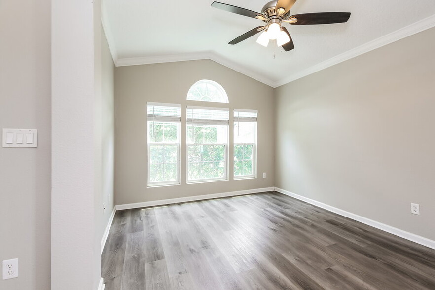 Building Photo - 11025 Snowbrook Ct